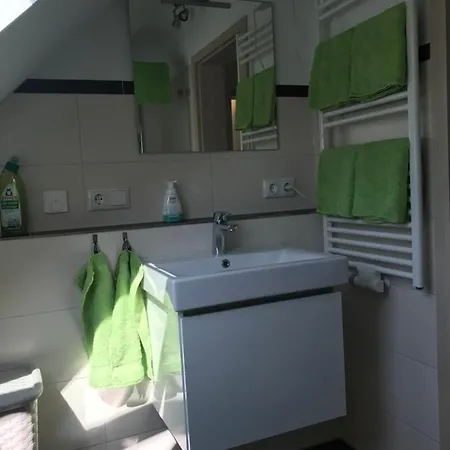 Sonniges 4 **** Dg-apartment Mit Aufzug+seeblick Lägenhet *