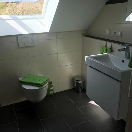 Sonniges 4 **** Dg-apartment Mit Aufzug+seeblick * פליינפילד