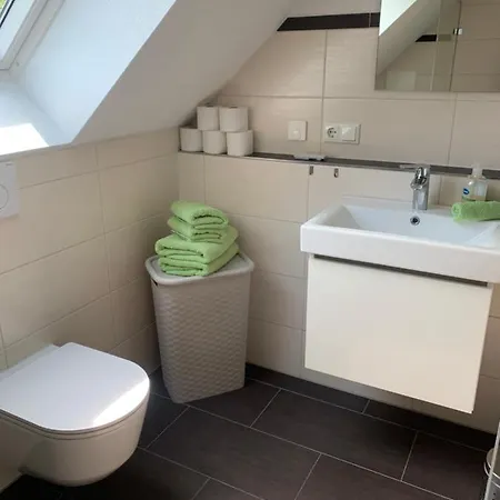 Sonniges 4 **** Dg-apartment Mit Aufzug+seeblick פליינפילד