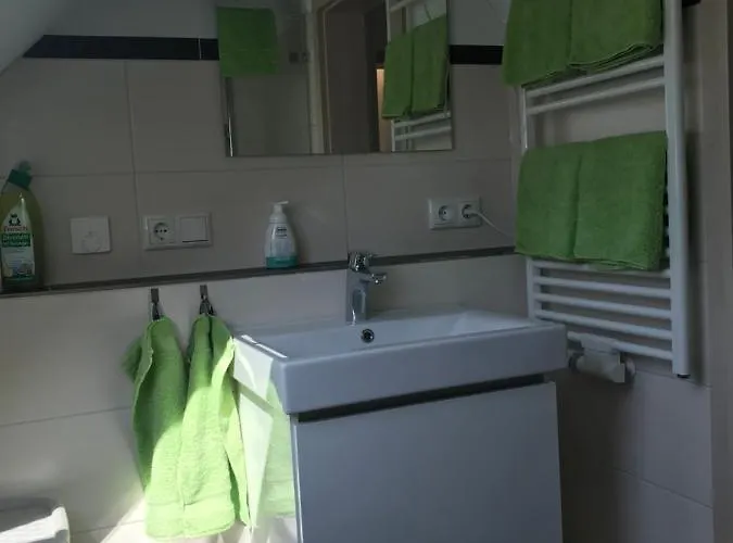 Sonniges 4 **** Dg-apartment Mit Aufzug+seeblick דירה *